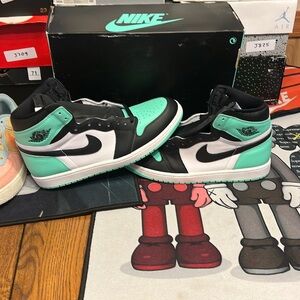 DS Jordan 1 Green Glow 11.5